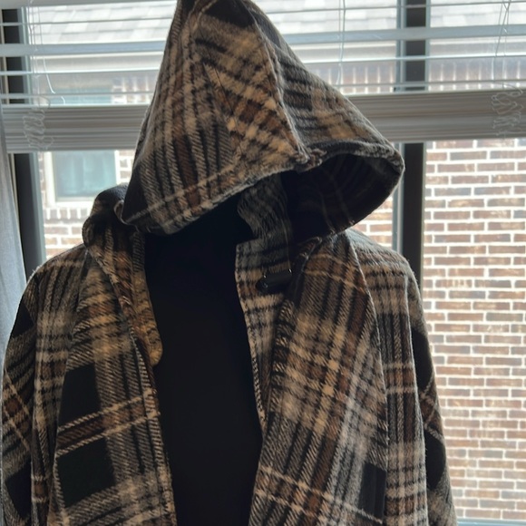 Wool plaid poncho with detachable hood scarf - Picture 6 of 8